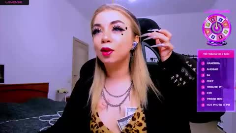 nikigoddesss online show from March 26, 6:59 am