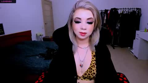 nikigoddesss online show from April 2, 5:27 am