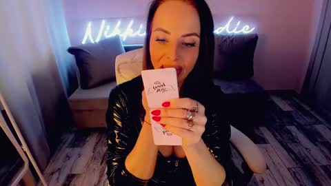 Snapshot of nikki_blondiee chatting on February 13, 4:54 am nikki_blondiee online show from February 13, 4:54 am
