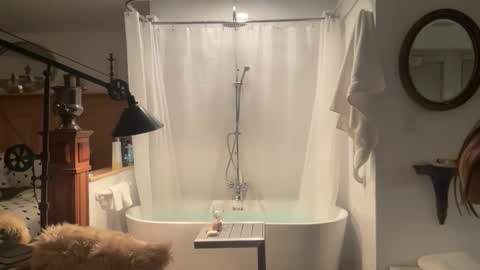 nikki_dd_ online show from February 23, 2:23 am