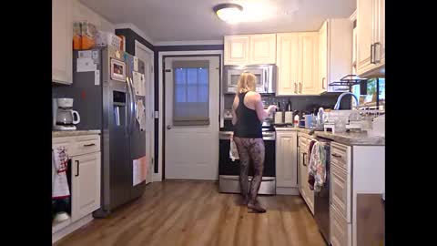 nikkib653466 online show from May 18, 5:19 pm