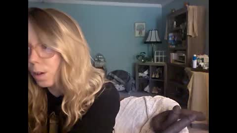 nikkib653466 online show from May 26, 6:51 pm