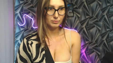 nikkikiss___ online show from May 19, 1:56 am