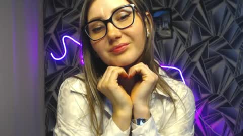 nikkikiss___ online show from May 16, 3:22 pm