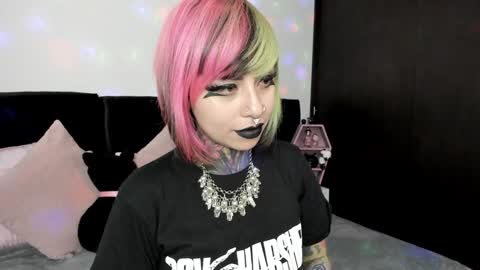 Nikki Ramone   online show from December 13, 9:58 am
