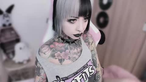 Nikki Ramone   online show from May 21, 5:05 am