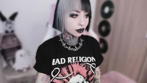Nikki Ramone   online show from May 22, 5:05 am
