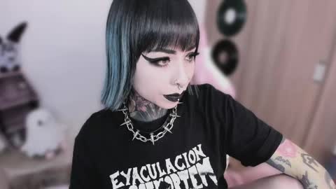 Nikki Ramone   online show from May 16, 6:38 am