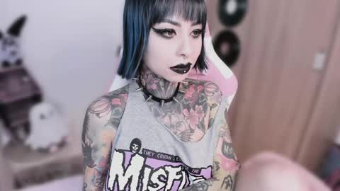 Nikki Ramone   online show from May 7, 8:40 am