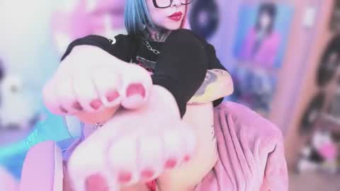 Nikki Ramone   online show from December 3, 10:56 pm