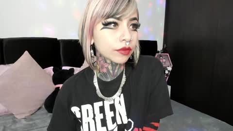Nikki Ramone   online show from December 11, 10:03 am