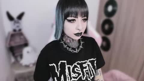 Nikki Ramone   online show from May 15, 6:38 am