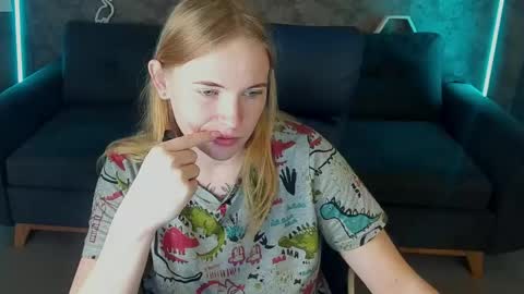 nikkyreyyy online show from May 22, 5:49 am