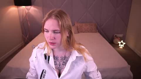 nikkyreyyy online show from May 25, 5:39 am