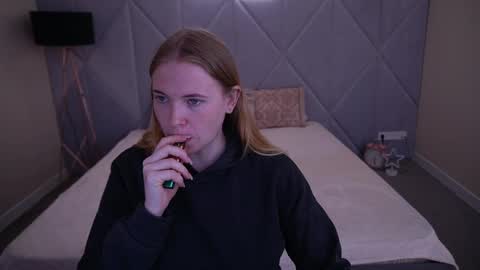 nikkyreyyy online show from May 27, 5:26 am