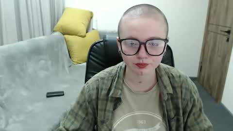 nikkysnow online show from September 13, 8:11 am