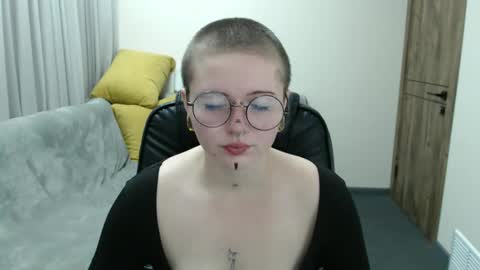 nikkysnow online show from October 3, 8:19 am