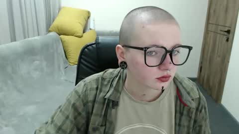 nikkysnow online show from September 12, 8:01 am