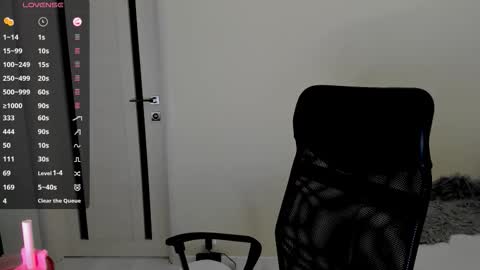 Snapshot of nikoll_s chatting on September 20, 4:44 am online show from September 20, 4:44 am