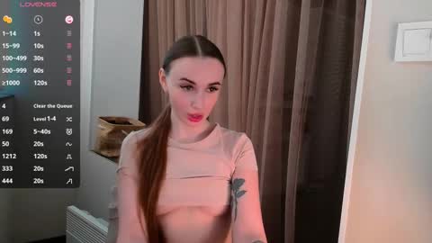 Snapshot of nikoll_s chatting on February 28, 5:04 am online show from February 28, 5:04 am