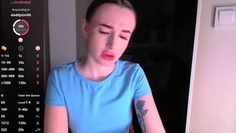 Snapshot of nikoll_s chatting on January 10, 3:29 am online show from January 10, 3:29 am