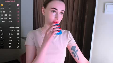 Snapshot of nikoll_s chatting on December 31, 7:20 am online show from December 31, 7:20 am