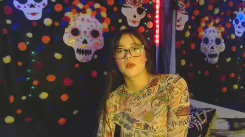 nikolle_huyt online show from October 6, 9:19 pm