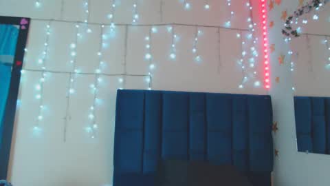 nikolle_huyt online show from September 17, 8:51 pm