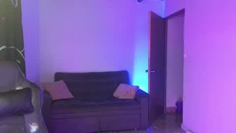 nikolwalter online show from June 2, 7:20 am