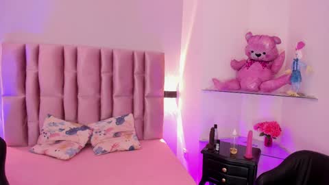 Niky Brooks online show from September 12, 5:09 pm