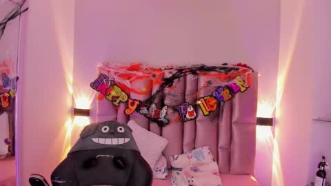 Niky Brooks online show from October 22, 1:05 pm