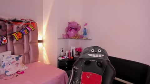 Niky Brooks online show from November 9, 2:35 pm