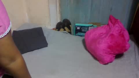 nilah online show from May 15, 6:32 pm