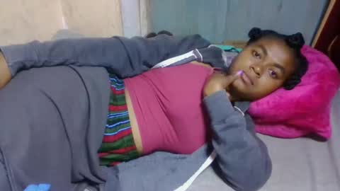 nilah online show from May 19, 2:07 am