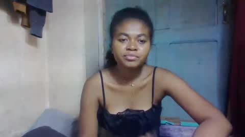 nilah online show from May 11, 4:26 pm