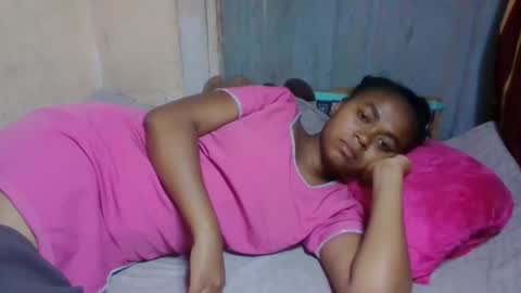 nilah online show from May 6, 10:41 am