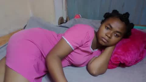 nilah online show from May 5, 10:40 am