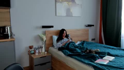 Bella online show from May 18, 4:07 am