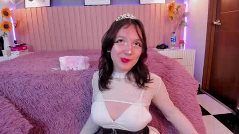 nina_ford_ online show from May 26, 3:06 am