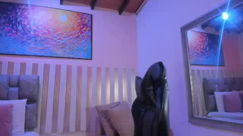 nina_glow_ online show from May 26, 11:20 am