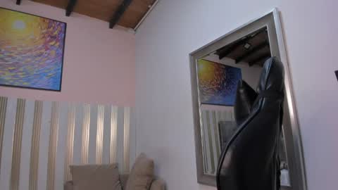 nina_glow_ online show from May 5, 11:35 am