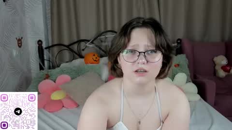 nina lunaa online show from October 30, 9:44 am