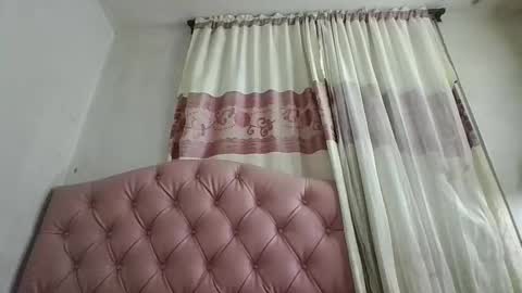 ninaa_velvett online show from April 10, 4:18 am