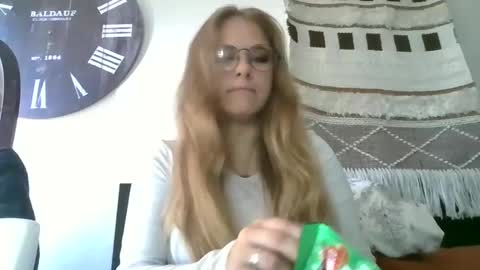 ninabeanzz online show from September 18, 2:15 pm