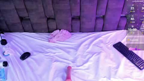 ninabloom_ online show from May 10, 3:36 pm