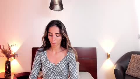 Nina online show from December 6, 6:06 pm