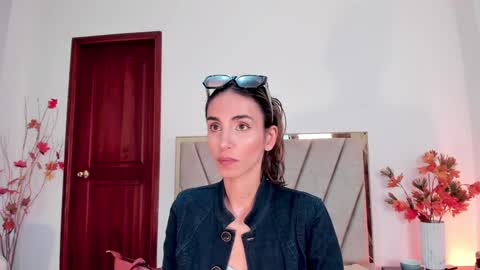 Nina online show from December 7, 4:25 pm