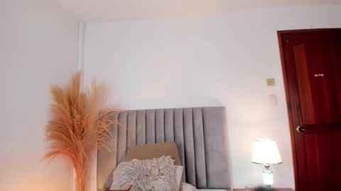 Nina online show from December 12, 6:31 pm