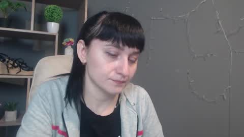 ninaflawlees online show from December 1, 12:52 pm