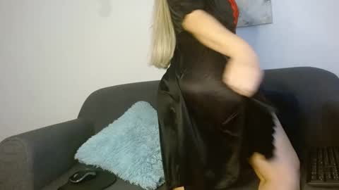 Snapshot of ninakitdman chatting on October 14, 1:35 pm Ninakitdman online show from October 14, 1:35 pm